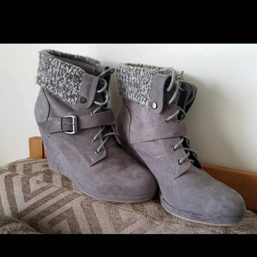 Wedge boots